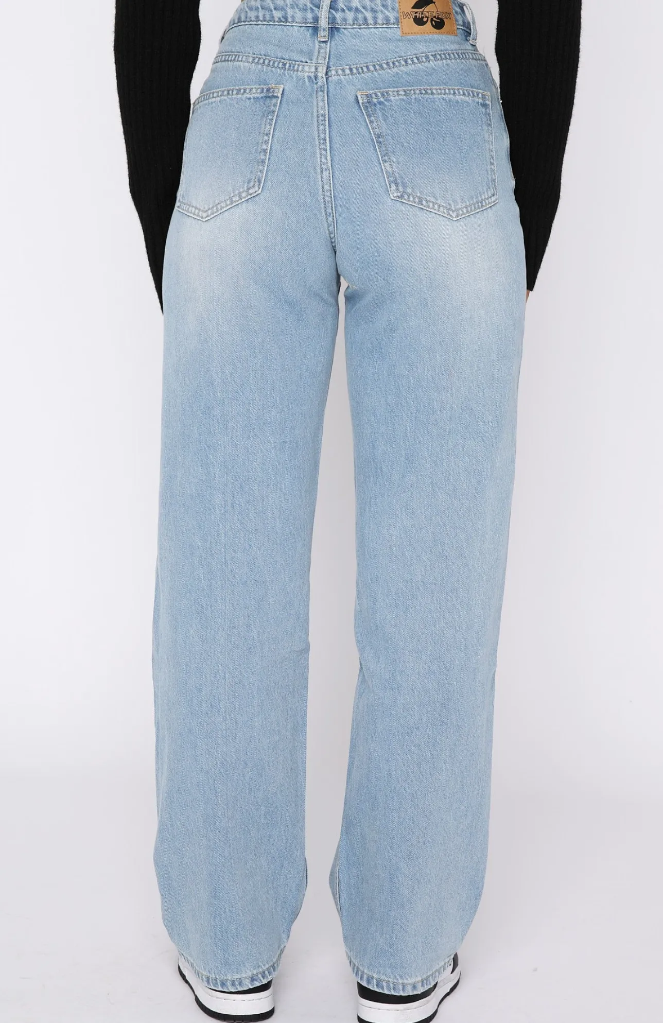 White Fox Boutique One Call Away Jeans Vintage Mid blue Sale